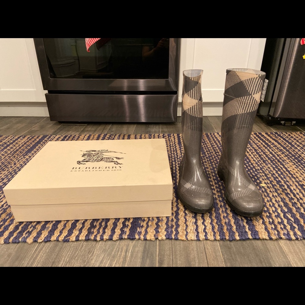 Burberry Rainboots size 9.5